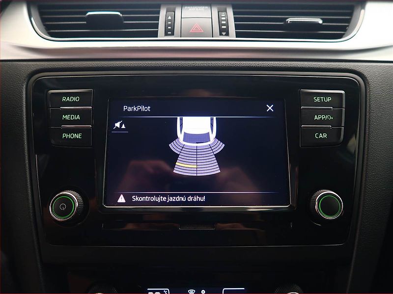 Škoda Rapid (2017) Spaceback 1.0 TSI, Tempomat - fotka 16 z 16