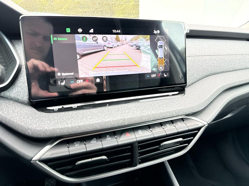 Škoda Octavia Combi Top Selection 2,0 TDI 11 - fotka 17 z 26