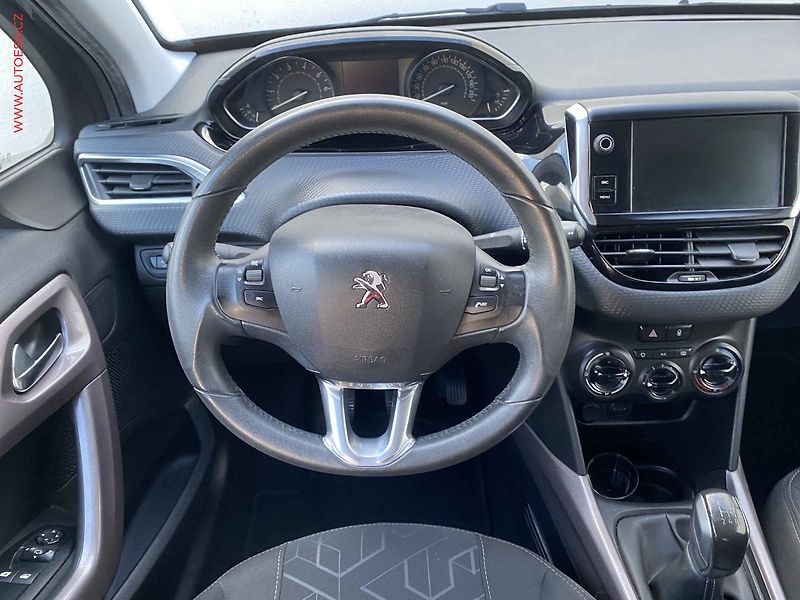 Peugeot 2008 (2015) 1.2 PT, Style, navi - fotka 11 z 15
