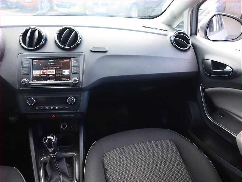 Seat Ibiza (2016) 1.4 TDI, Navi, Park. senzory - fotka 8 z 18