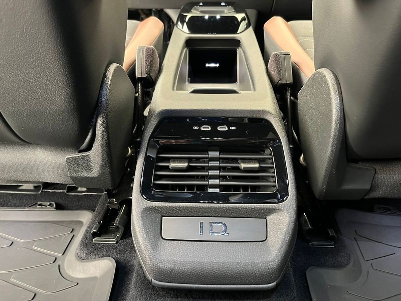 Volkswagen ID.5 Pro 150kW / ALU 20 SoH 95.9% - fotka 38 z 77