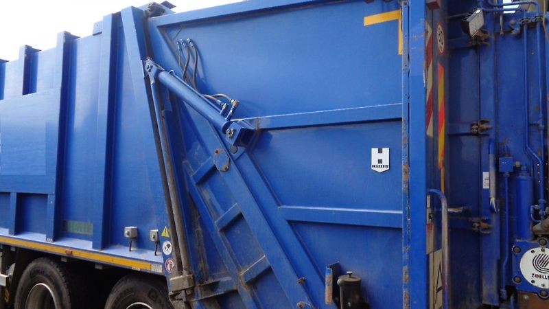 Iveco (2013) 260S33 popelář - fotka 2 z 4