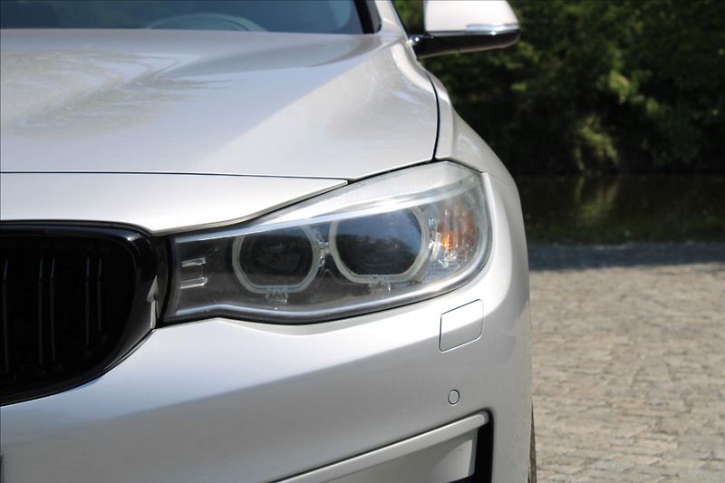BMW Řada 3 320i GT / xDrive / HUD / 360° - fotka 41 z 49