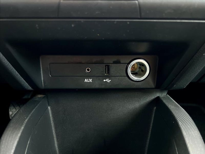 Škoda Fabia 1,0 MPI / KLIMA - fotka 29 z 37