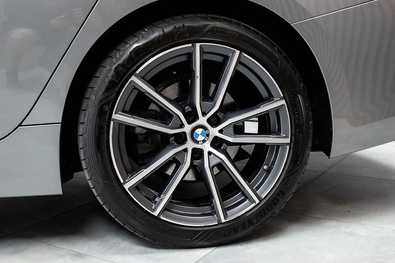 BMW Řada 3 318i*DPH*HEAD-UP*LED*90t.KM - fotka 35 z 44