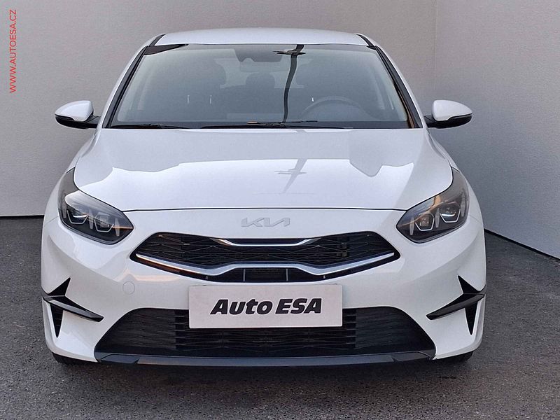 Kia Ceed (2022) 1.5T-GDi, 1.maj,ČR, Navigace - fotka 2 z 17