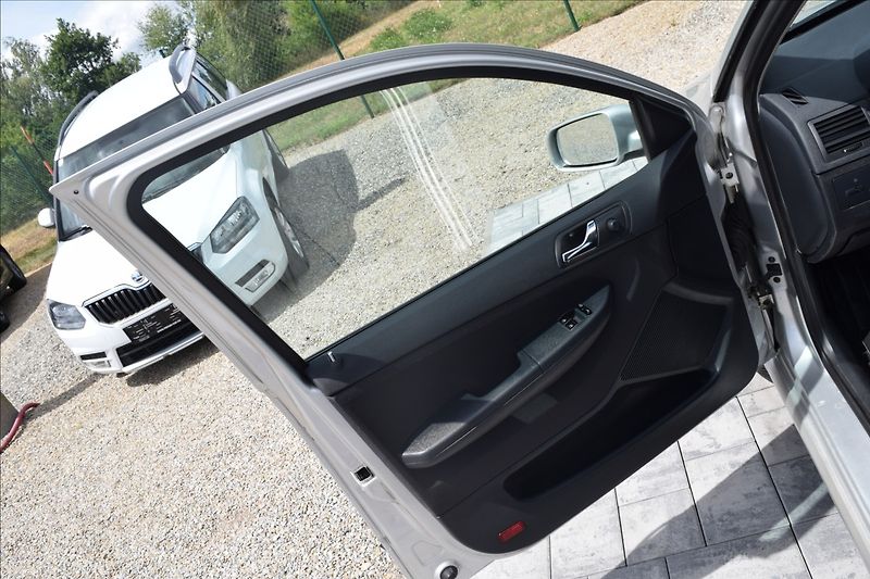 Škoda Fabia 1,4 i 55KW NOVÁ STK AUTOMAT - fotka 27 z 44