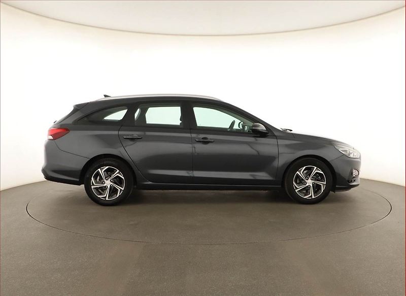 Hyundai i30 (2023) Family Comfort 1.0 T-GDI, ČR - fotka 6 z 14