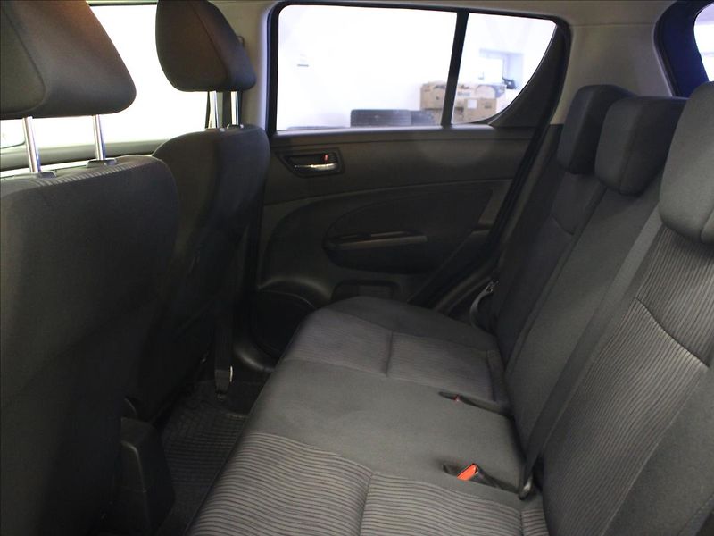 Suzuki Swift 1,2 i 4x4 pěkný stav, serv.kni - fotka 14 z 27