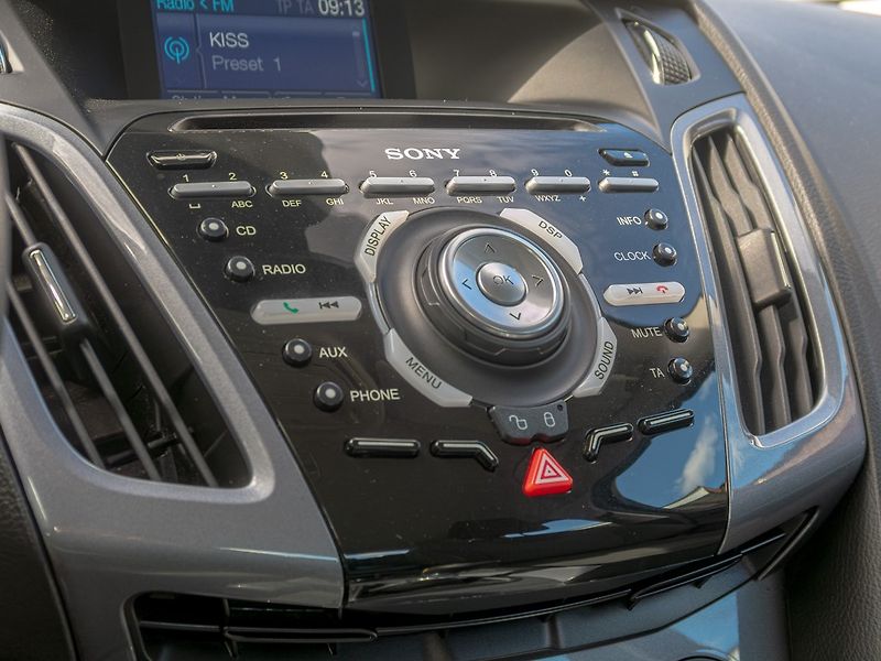 Ford Focus (2012) 1.6i 16V 110KW – VÝBAVA! - fotka 24 z 46