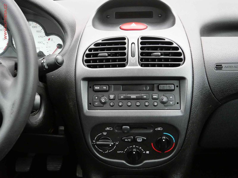 Peugeot 206 (2003) 1.4HDi, 2.maj,ČR, AC, tažné - fotka 12 z 12
