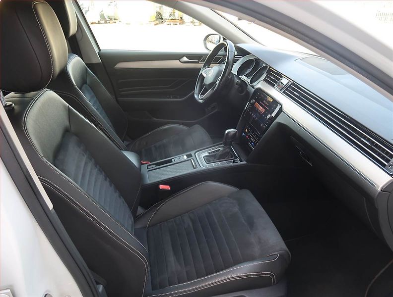 Volkswagen Passat (2020) Elegance 2.0 TSI, Automat - fotka 9 z 22