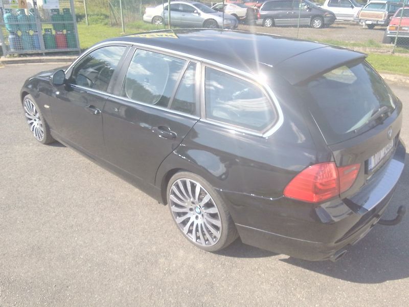 BMW Řada 3 2.0 318d Touring - fotka 5 z 15