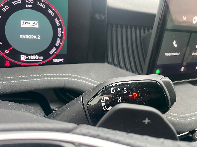 Škoda Superb (2025) COMBI Sportline TD 110 / 2.0 A - fotka 37 z 61