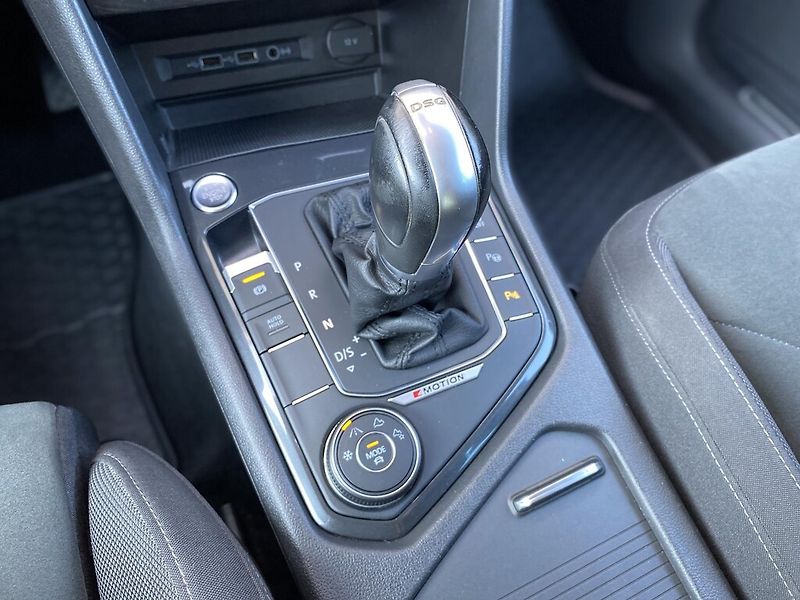 Volkswagen Tiguan 2,0 BiTDI 4Mot Highline DSG - fotka 22 z 27