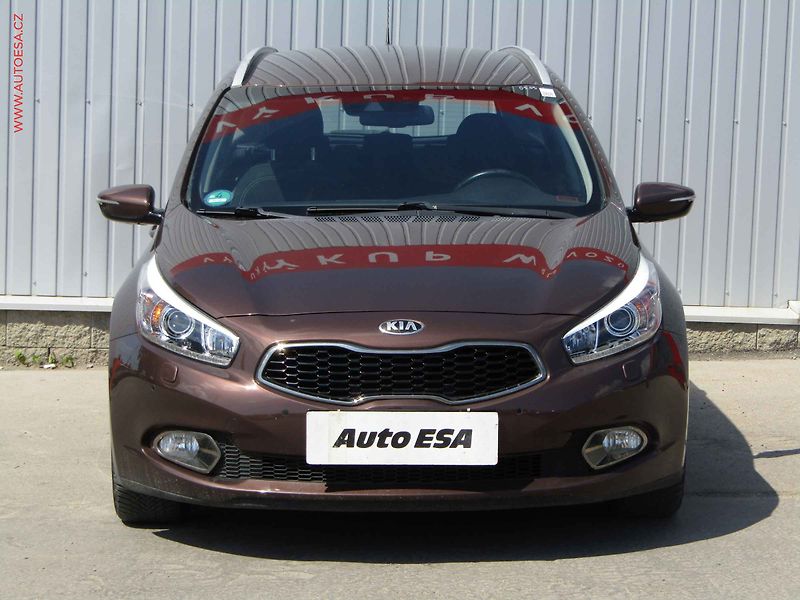 Kia Ceed (2012) 1.6 GDi, Spirit, AT, xenon - fotka 2 z 18