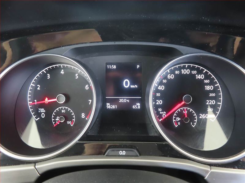 Volkswagen Touran (2022) Highline 1.5 TSI - fotka 11 z 14