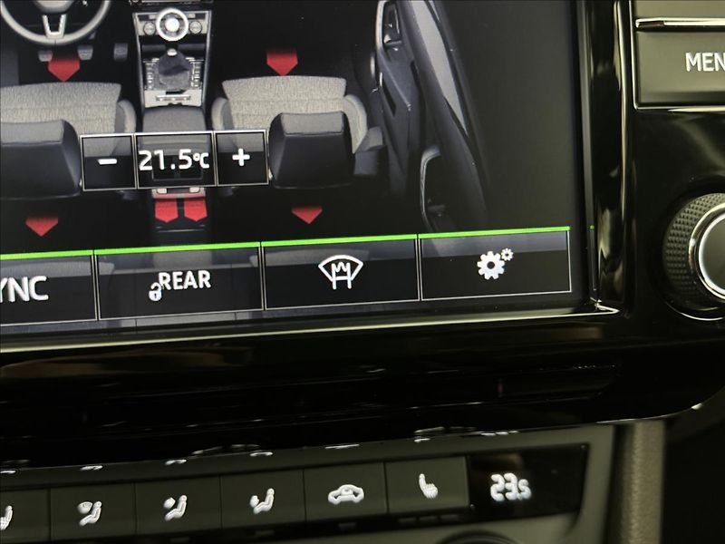 Škoda Superb 2,0 TDi 110kW L&K DPH ACC DCC - fotka 25 z 56