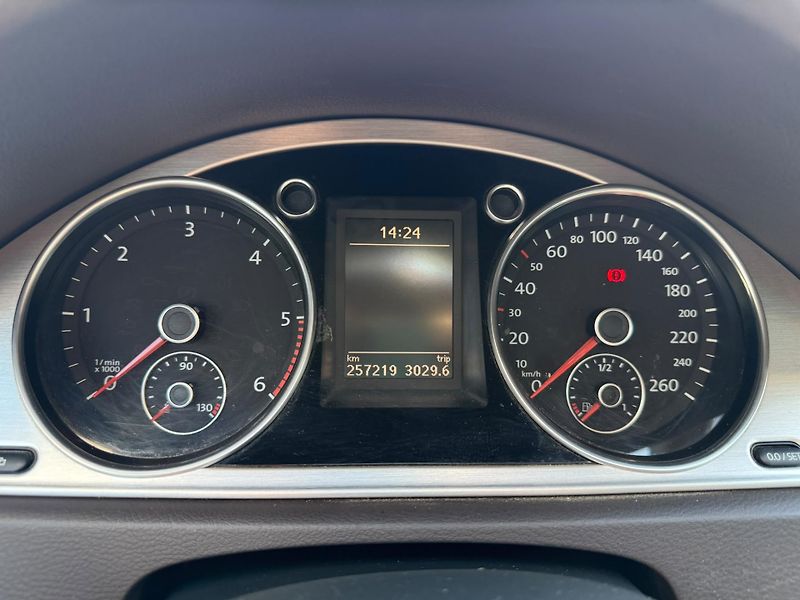 Volkswagen Passat (2011) 2,0 TDI DSG Highline BMT - fotka 11 z 16