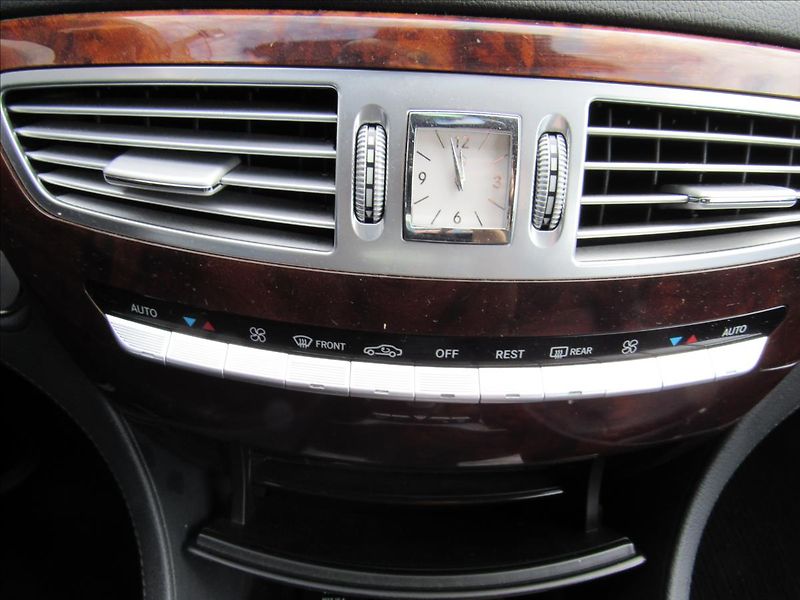 Mercedes-Benz CL 5,5 550 Elegance 285 KW - fotka 16 z 36