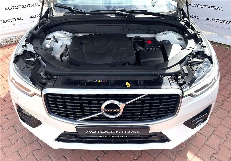 Volvo XC60 2,0 D,140kW,D4,4x4,AUT. R-DESI - fotka 8 z 25
