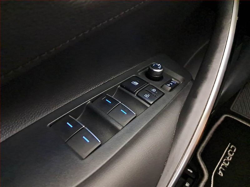 Toyota Corolla (2019) 1.8 Hybrid, Automat, Kůže - fotka 16 z 18