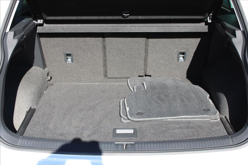 Volkswagen Tiguan 2,0 TDI  1.MAJ,A/T,4x4,R-LINE - fotka 33 z 41
