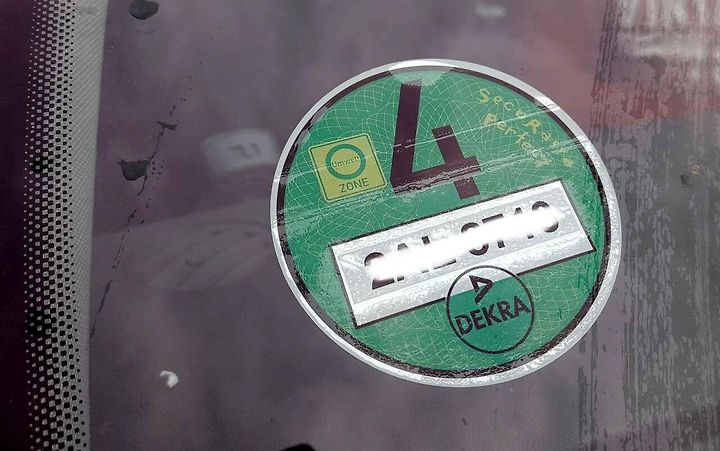 Zelená plaketa emisního stupně 4, pro vjezd do německých měst.