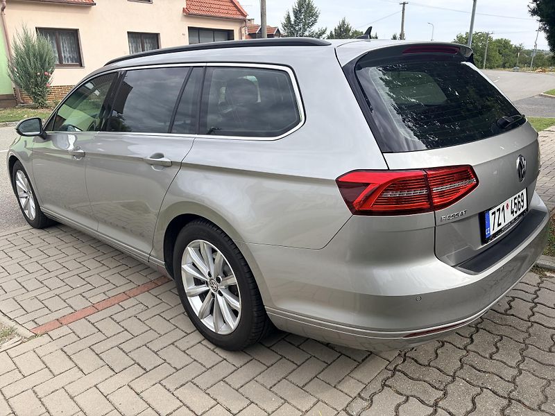 Volkswagen Passat 2.0TDI 110KW MATRIX REZERVACE - fotka 3 z 62