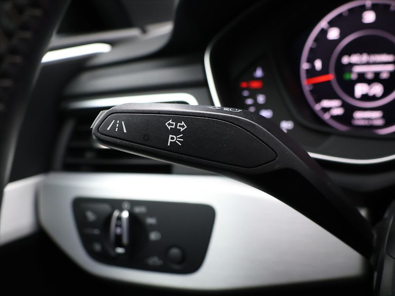 Audi A4 3,0 TDI quattro S-line S-Troni - fotka 17 z 33