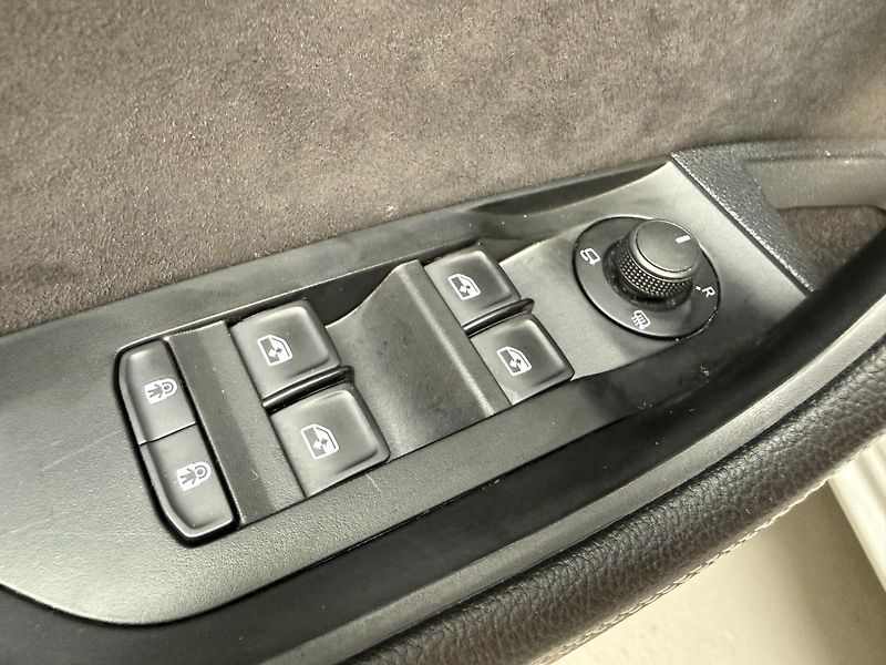 Škoda Superb 2.0 TSI 140kW SportLine Combi - fotka 10 z 14