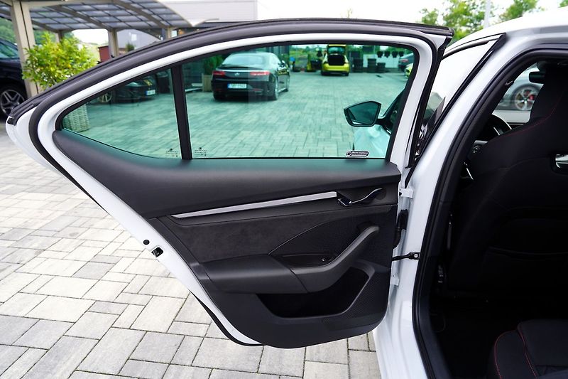 Škoda Octavia RS 2.0 TDI 4x4/147kW/DSG/ČR - fotka 20 z 45
