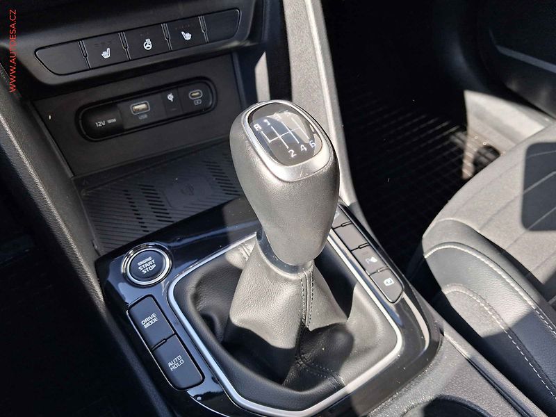 Kia Sportage (2022) 1.6T-GDi, 2.maj,ČR, LED - fotka 15 z 22