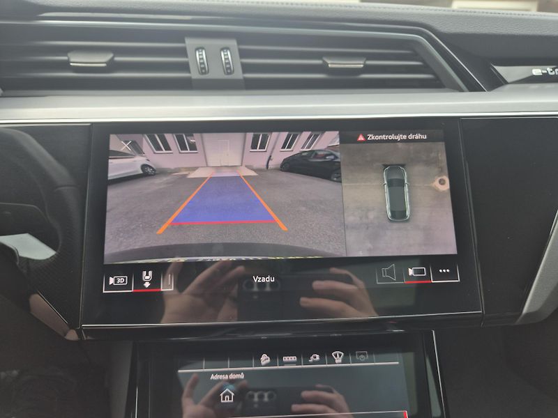 Audi e-tron SPORTBACK S 370kw SOH 96% - fotka 32 z 48