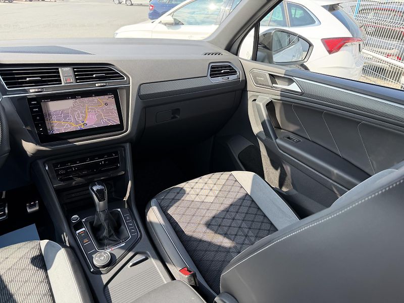 Volkswagen Tiguan R-Line 2,0 TSi/180kW 4x4 DSG - fotka 62 z 114