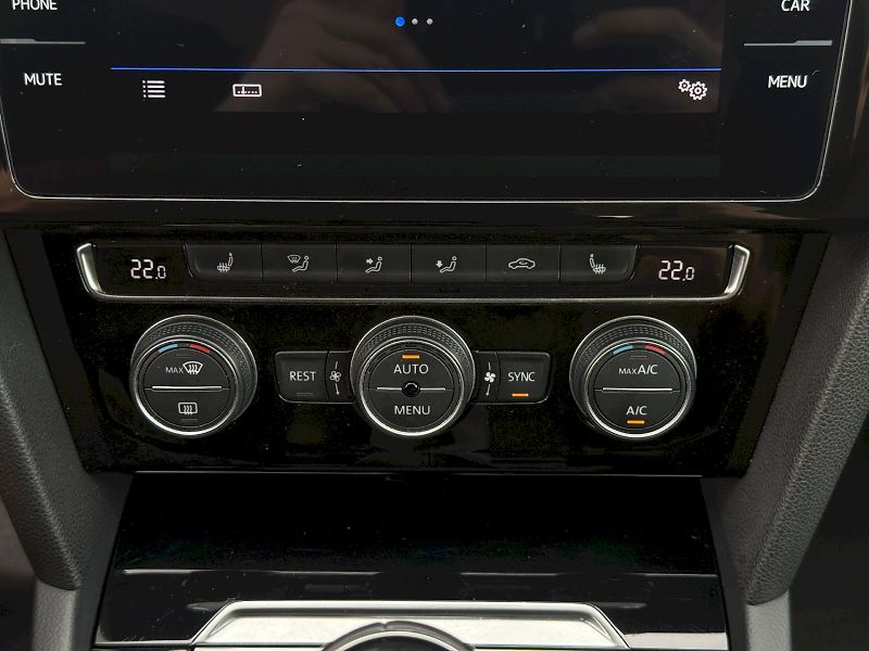 Volkswagen Passat (2018) Variant 2.0 TDI 110 kW - fotka 17 z 24