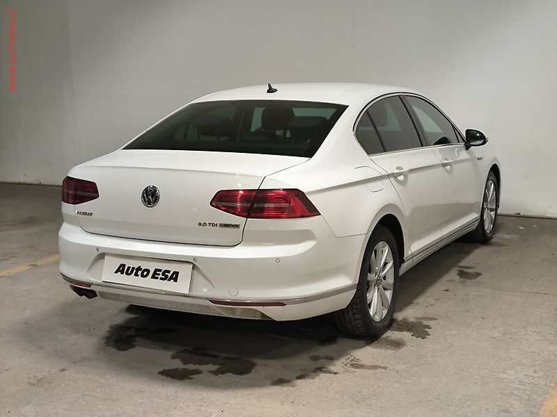 Volkswagen Passat (2015) 2.0 TDi, ČR, Highline, DSG - fotka 6 z 17