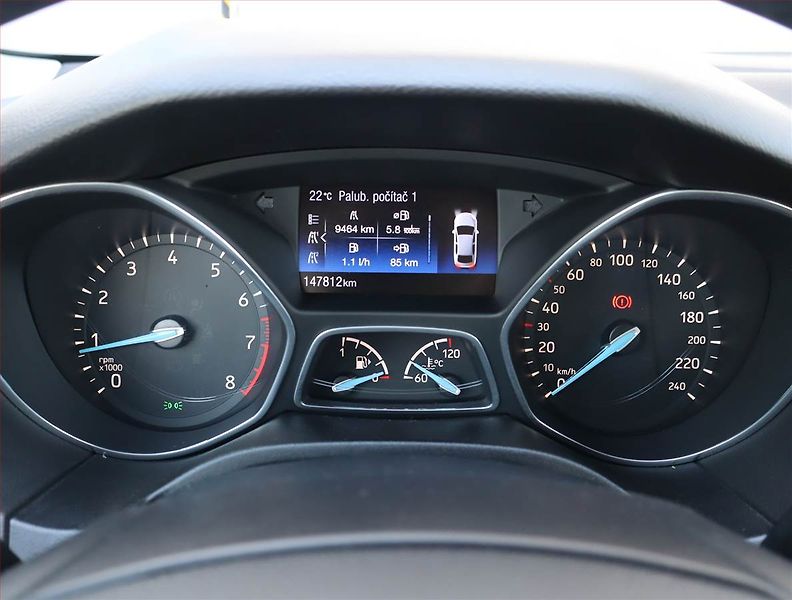 Ford Focus (2018) 1.0 EcoBoost, Tempomat - fotka 11 z 17