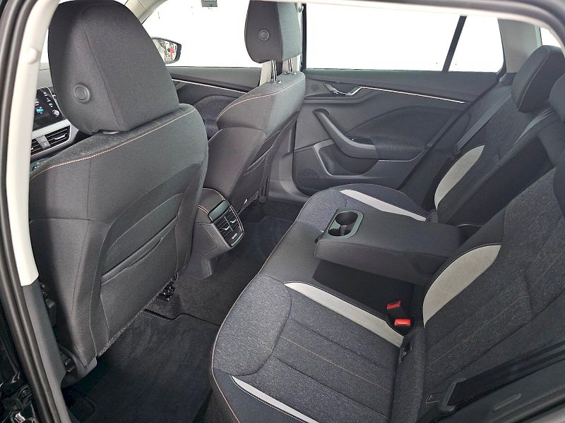 Škoda Kamiq (2025) 1.0TSI 85KW DSG TOP SELECTION - fotka 7 z 32