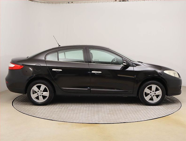 Renault Fluence (2011) 1.6 16V, nová STK, rezervace - fotka 6 z 18
