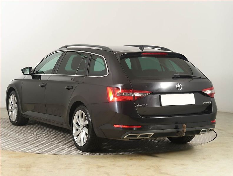 Škoda Superb (2016) 2.0 TDI, Navi, Bi-Xenony - fotka 4 z 22