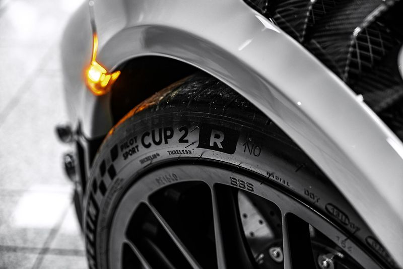 Porsche 911 GT2 RS/WEISSACH/CARBON/MAGNESI - fotka 29 z 48