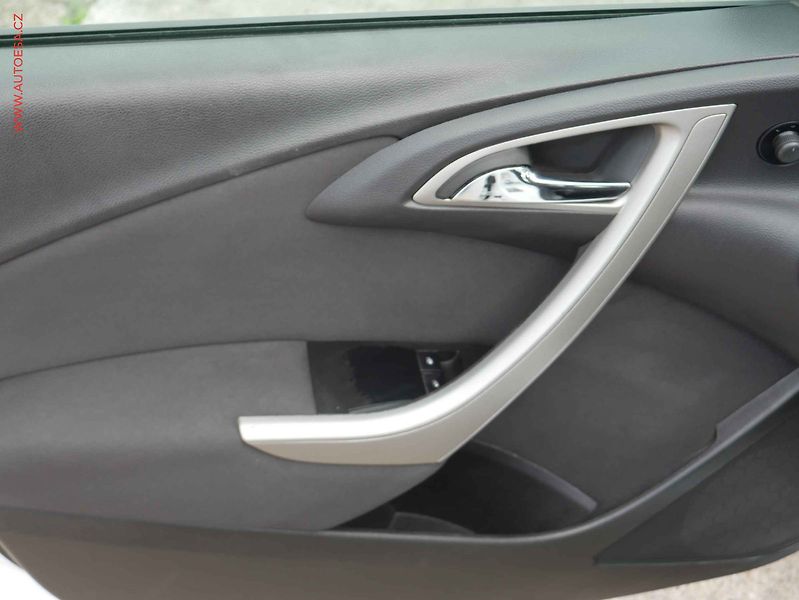 Opel Astra (2011) 1.7 CDTi, 1.maj, AC, temp - fotka 15 z 15