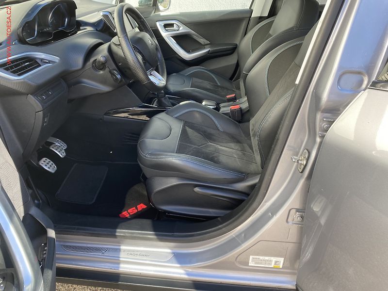 Peugeot 2008 (2017) 1.2 PT, Crossway, panor - fotka 9 z 17