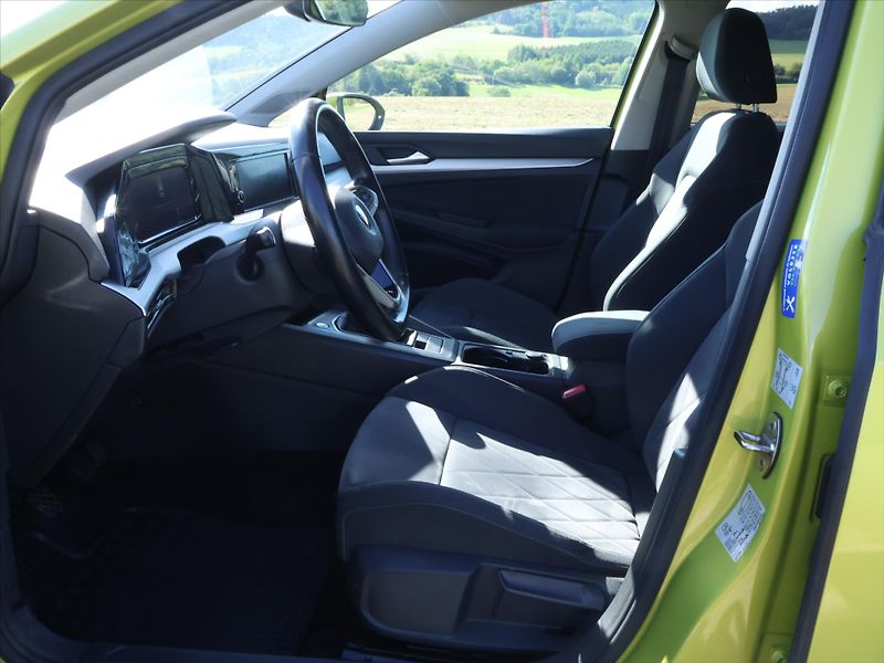 Volkswagen Golf 1,5 TSI 110kW CZ LED 1.Maj - fotka 11 z 24
