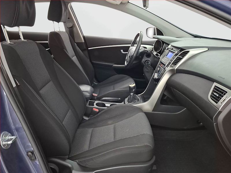 Hyundai i30 (2012) 1.6 MPI, Tempomat - fotka 9 z 15