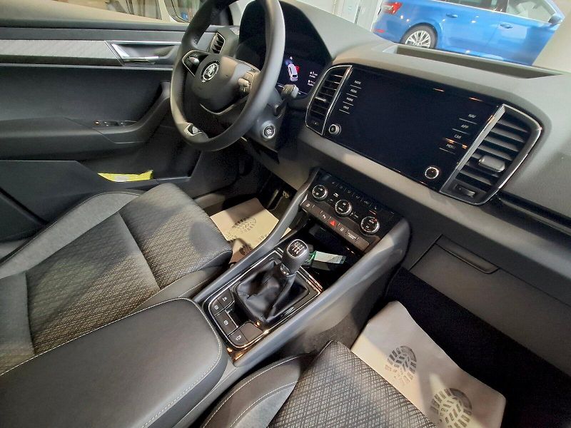 Škoda Karoq (2024) SELECTION TD 85/2.0 M6F - fotka 32 z 47
