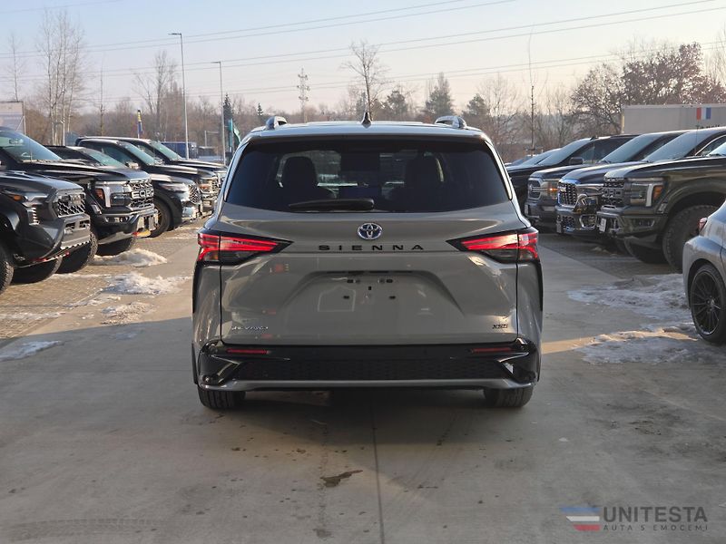 Toyota Sienna (2025) TOYOTA SIENNA XSE HYBRID 7 pas - fotka 4 z 12