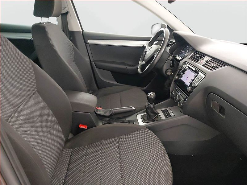 Škoda Octavia (2014) Greenline 1.6 TDI, Serv.kniha - fotka 9 z 19