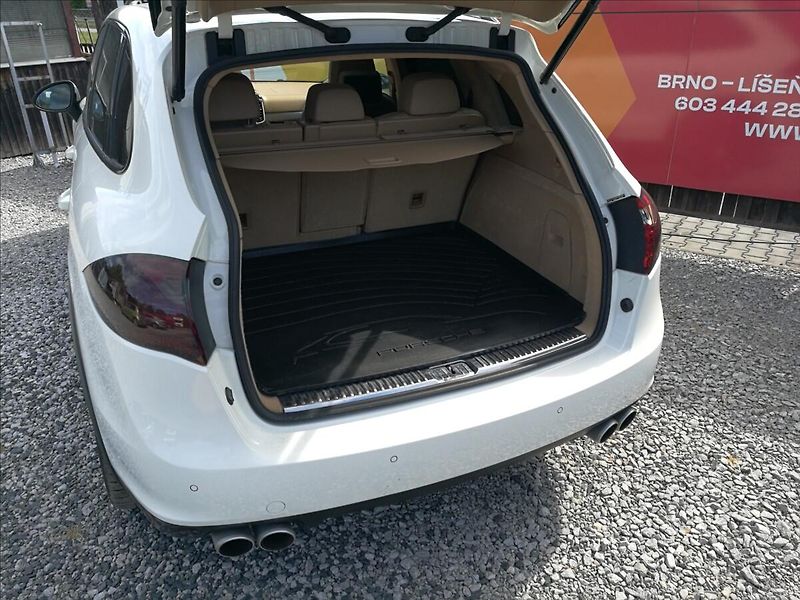 Porsche Cayenne 4,8 i V8 Turbo - fotka 27 z 32